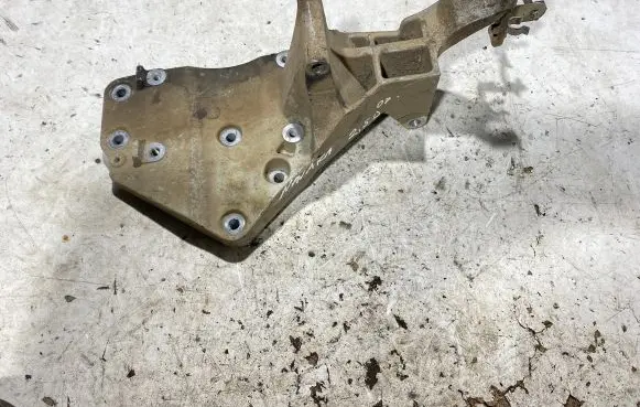 Nissan Navara D40 Generator/alternator bracket RE225903