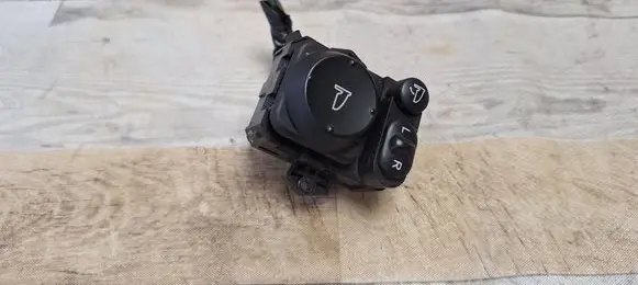Wing mirror switch