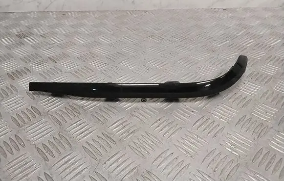 Front bumper splitter molding