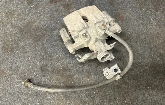 Ford Mustang VI Rear brake caliper FR3C2K327FJ B5450747001