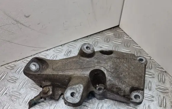 BMW 1 E81 E87 Engine mounting bracket 22116776529 6776529 24168110