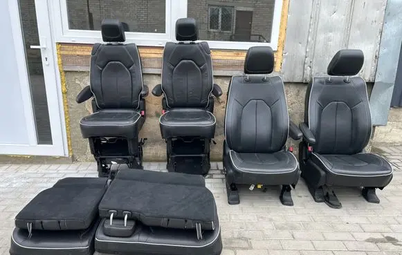Chrysler Pacifica Seat set 