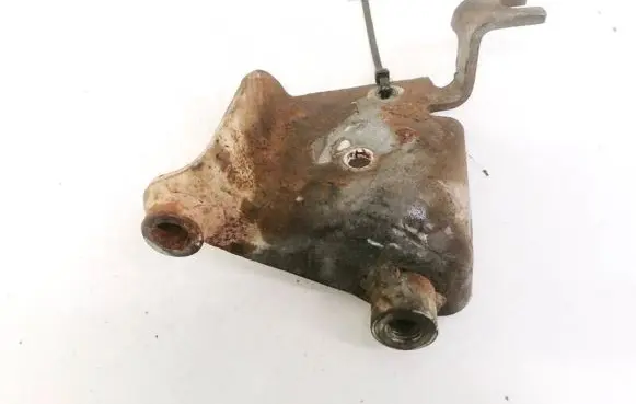 Nissan Almera Tino Engine mounting bracket