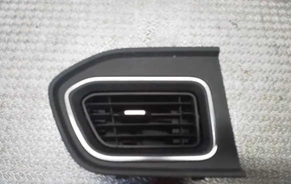 Renault Master III Dashboard air vent grill cover trim 687501519R
