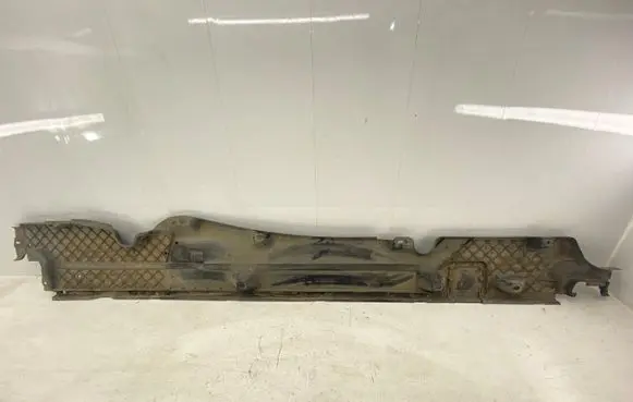 Audi Q7 4L Side bottom protection 7L8825211