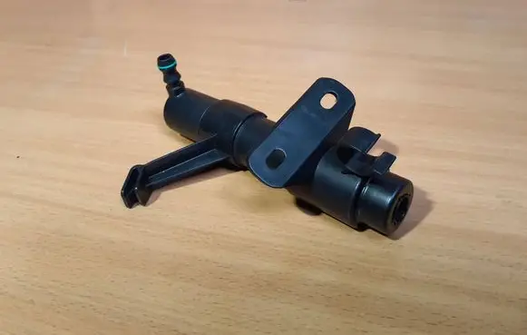 Volkswagen Touareg I Headlight washer spray nozzle 7L6955978A