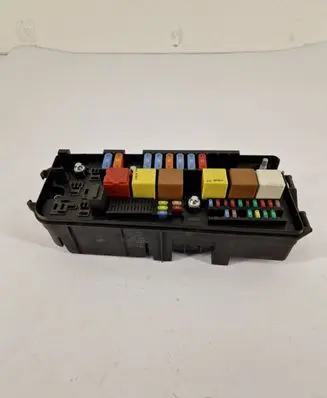 Opel Signum Fuse module 13205791