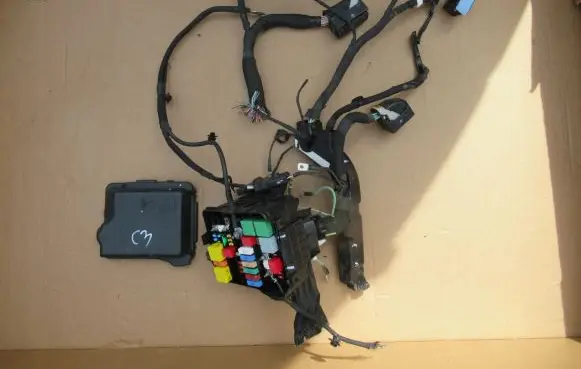 Citroen C3 Fuse module 966T065080