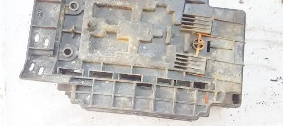 Peugeot 1007 Battery box tray 9638079380