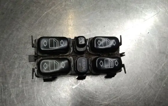 Mercedes-Benz A W168 Electric window control switch 1688206810 03753201