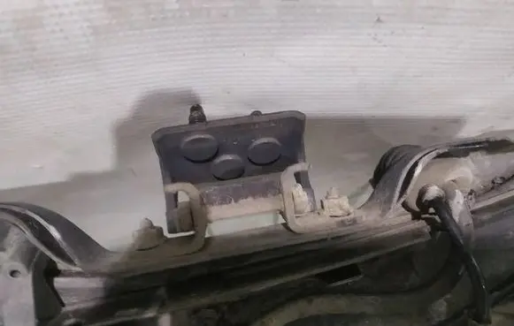 Volvo C30 Tailgate/trunk/boot hinge 
