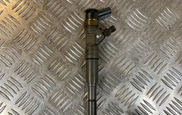 BMW X3 E83 Fuel injector 7793836 04451102