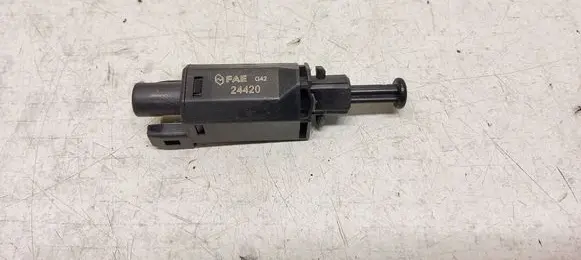 Volkswagen Transporter - Caravelle T4 Brake pedal sensor switch 24420