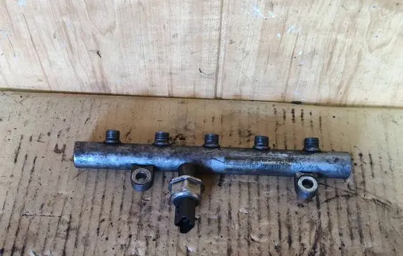 Volvo V50 Fuel main line pipe 9645689580 20008929 5WS40041