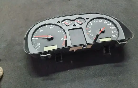Volkswagen Golf IV Speedometer (instrument cluster) 0263628002