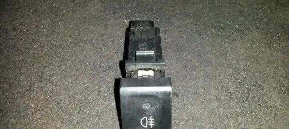 Fog light switch
