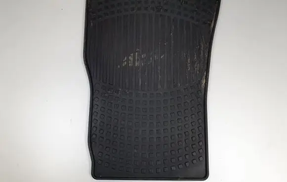 Mercedes-Benz B W245 Front floor mat A1696840202