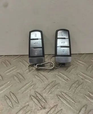Volkswagen PASSAT CC Ignition key/card 