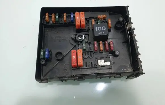 Volkswagen Caddy Fuse module 1K0937125A