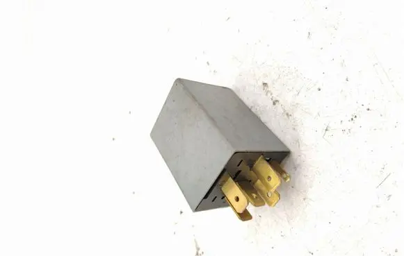 Opel Astra F Cruise control relay 90458988