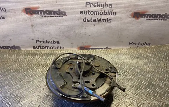 Toyota Prius+ (ZVW40) Rear wheel hub