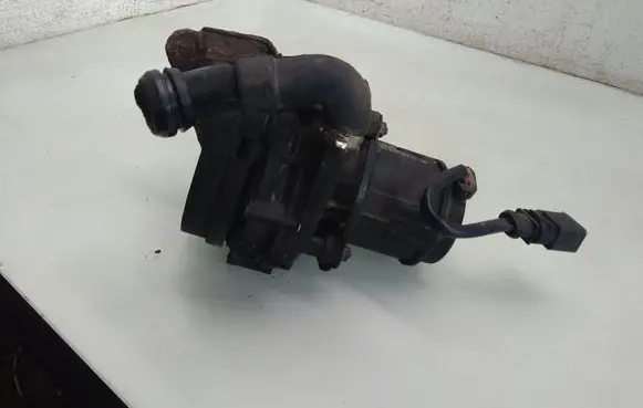 Audi A8 S8 D2 4D Secondary air pump 078906601F