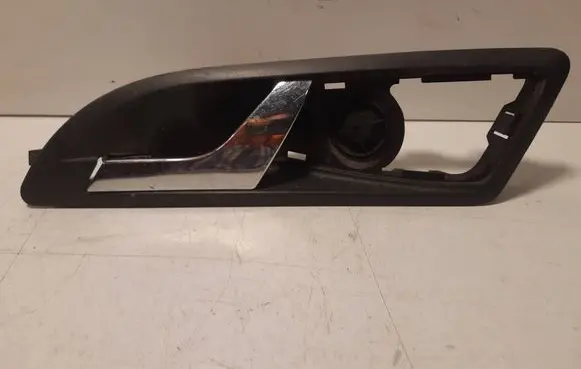 Skoda Octavia Mk2 (1Z) Front door interior handle 1Z0837247 PA6GF25