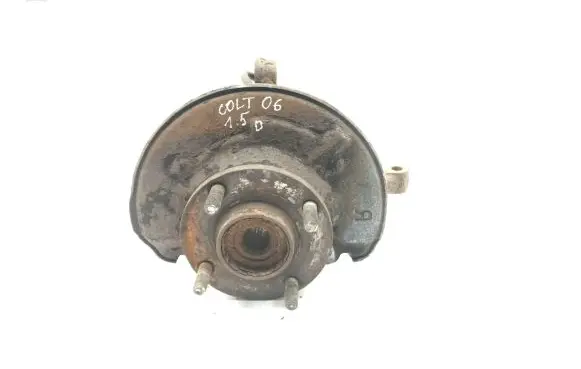 Mitsubishi Colt Front wheel hub