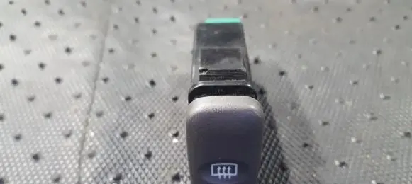 KIA Carnival Windscreen/window heater switch