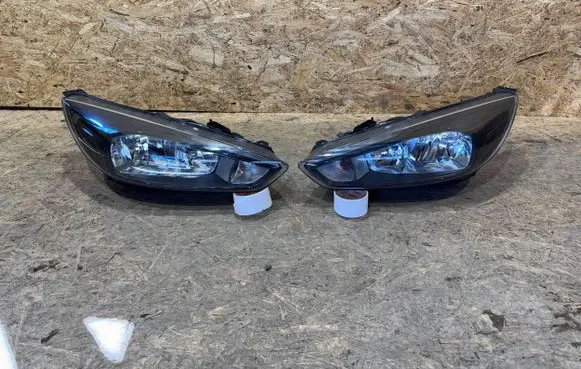 Ford Focus Headlight/headlamp F1EB-13W029-AGB S2503P098