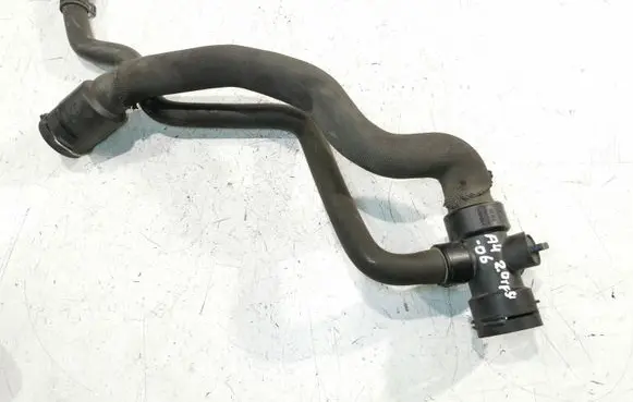 Audi A4 S4 B7 8E 8H Engine coolant pipe/hose 8E0121049L