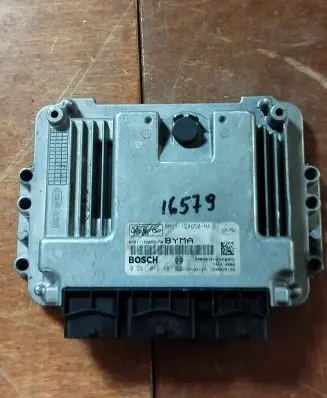 Ford Focus Engine control unit/module 8M5112A650MA