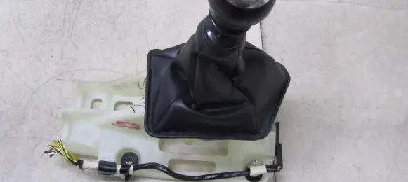 Toyota RAV 4 (XA40) Gear selector/shifter in gearbox 