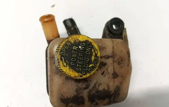 Mazda 323 Power steering fluid tank/reservoir 
