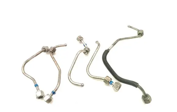 Mazda 6 Fuel injector supply line/pipe 