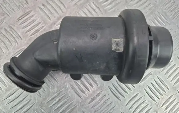 Mercedes-Benz C W204 Intake resonator A6511400087 4011195A
