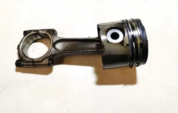 Citroen C5 Piston with connecting rod