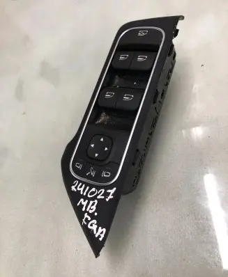 Mercedes-Benz EQA Electric window control switch A1679059803