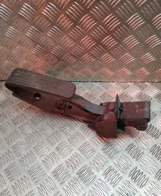Mercedes-Benz C W203 Accelerator throttle pedal A2113000404