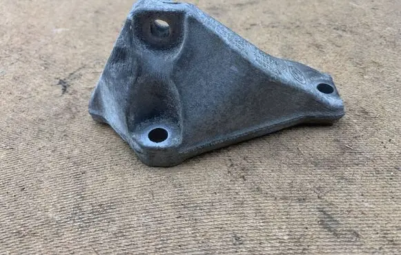 BMW 1 E81 E87 Fuel pump bracket 7804376 13517804376