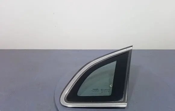Volvo V40 Rear side window