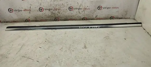 Peugeot 5008 Door glass trim 