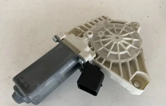 Mercedes-Benz CLA C117 X117 W117 Front door window regulator motor A55383110 A55383