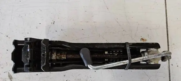 Volkswagen PASSAT B7 Lift Jack 3AA011031B