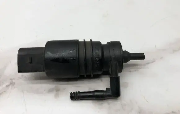 Audi A4 S4 B7 8E 8H Windshield washer spray nozzle 