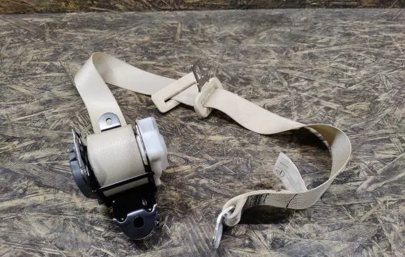 Lexus LS 460 - 600H Middle seatbelt (rear) C7069110 TKAF0F2016