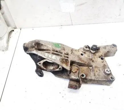 Honda CR-V Engine mounting bracket 7693057