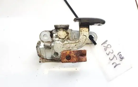 Mazda 5 Fuel tank opening switch 