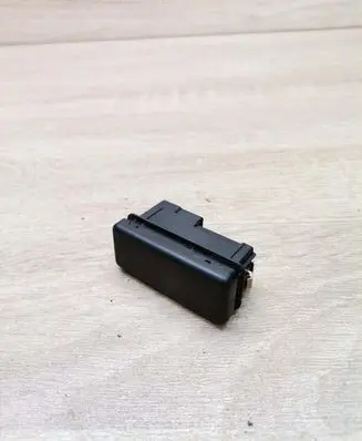 BMW 5 E39 Hazard light switch 8350947
