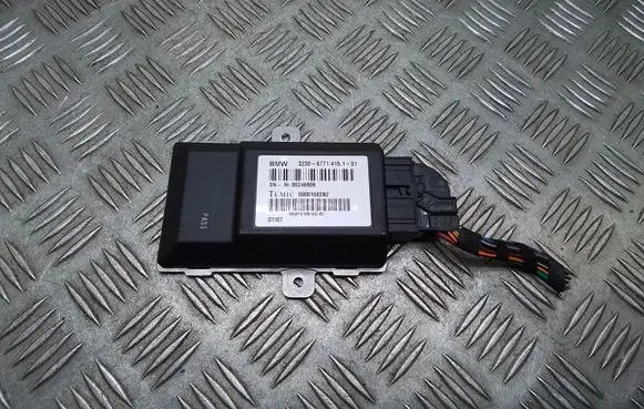 BMW 7 E65 E66 Steering rack control module 6771415 32306771415101 32306771415